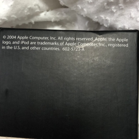 Apple iPod USB Power Adapter 2005 - Picture 6 of 13